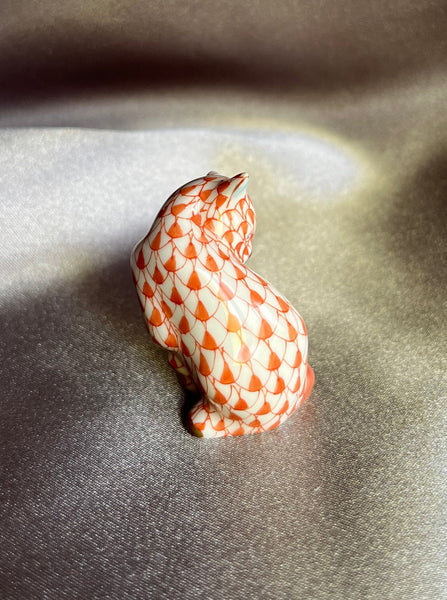 Herend Fishnet Miniature Grooming Cat Orange/Rust