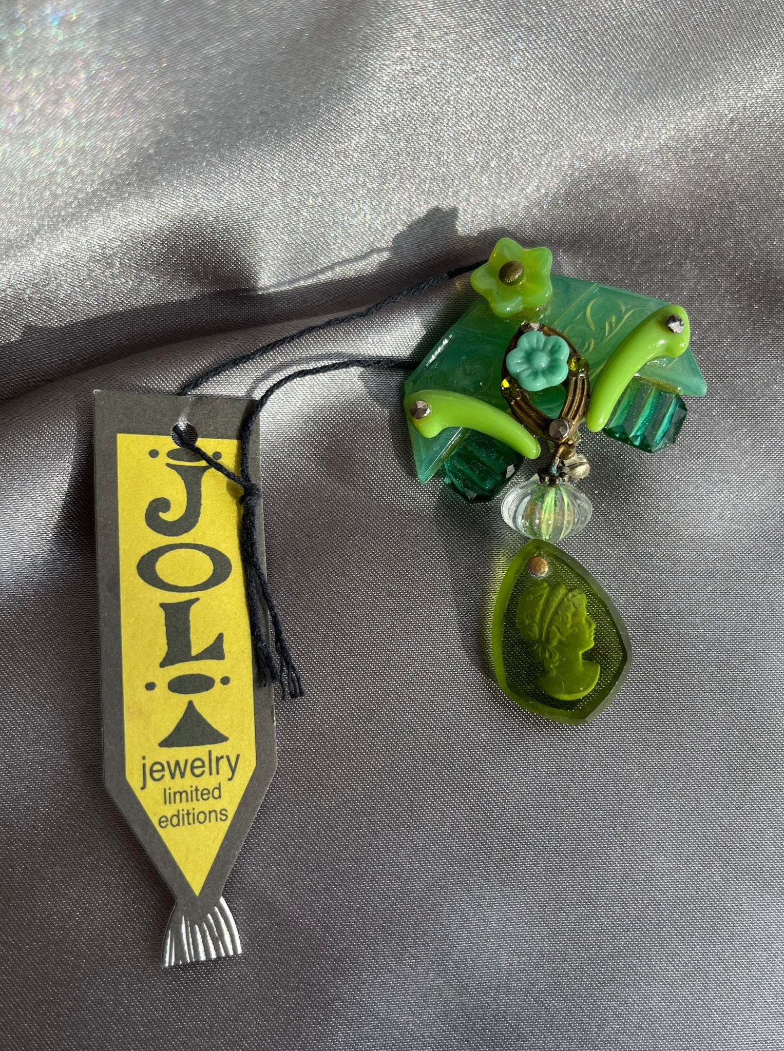 Joli Jewelry Dangling Green Cameo Pin
