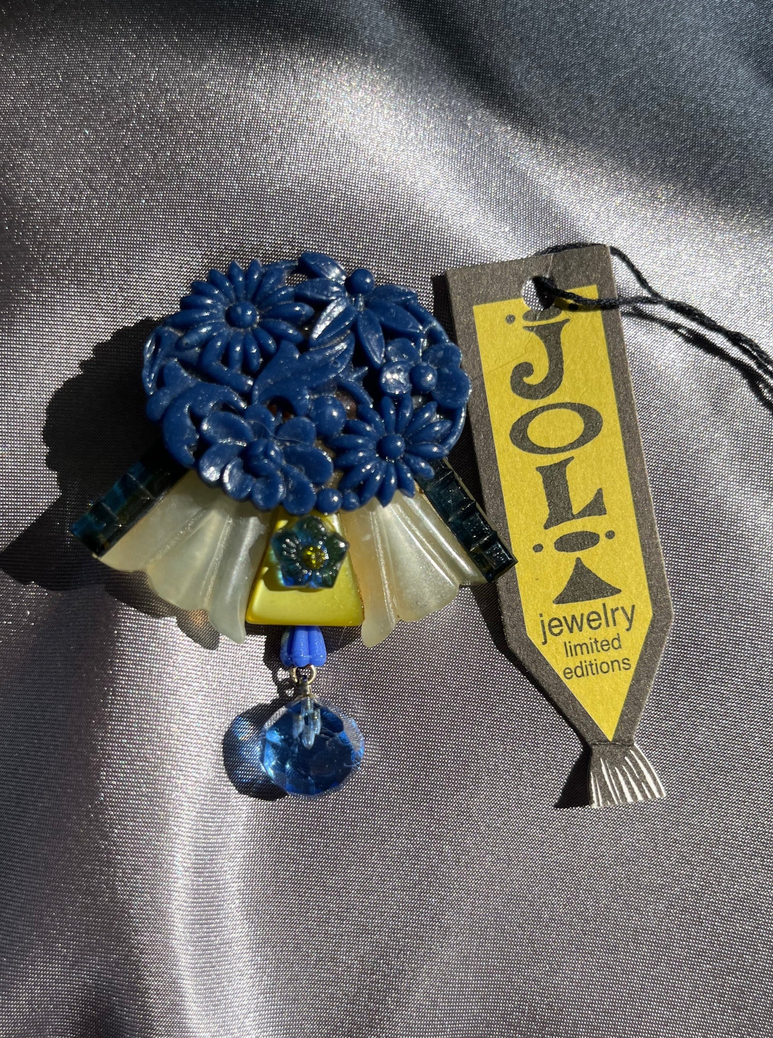 P-021 Joli Jewelry Blue Flowers Pin