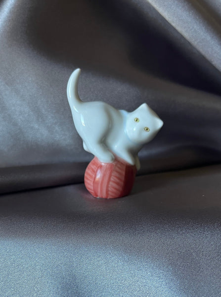 Herend porcelain cat on ball of yarn